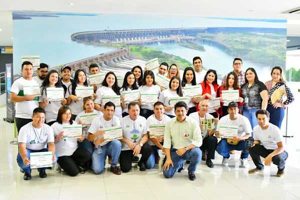Entregan certificados a promotores ambientales de Hernandarias | .::Agencia IP::.