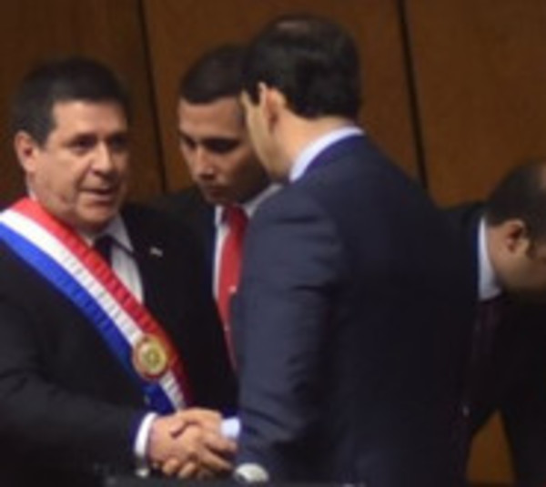 Senadores de Añetete se reunieron con Cartes en su casa - Paraguay.com