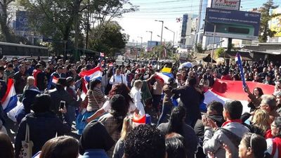Marea esteña exige juicio político de Abdo y Velázquez - Nacionales - ABC Color