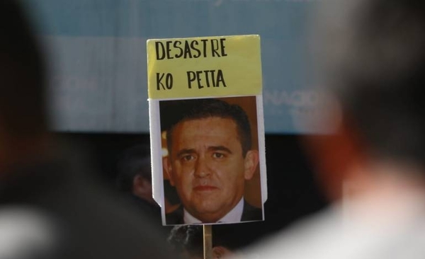 HOY / Petta cuestiona toma de colegios pro juicio político: “Fui gremialista en la dictadura…”