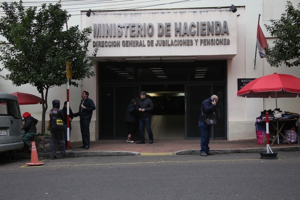 Caja Fiscal desembolsó G. 1,78 billones para pagar a jubilados | .::Agencia IP::.