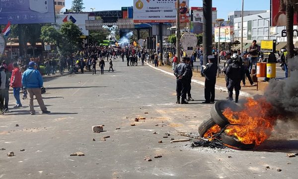 Incidentes entre Policía y manifestantes en el Microcentro