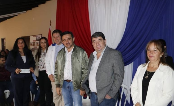 HOY / Obligaron a niños a sostener carteles a favor de Petta, denuncian