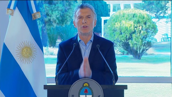 Medidas de Macri no calman a los mercados argentinos y el peso se devalúa