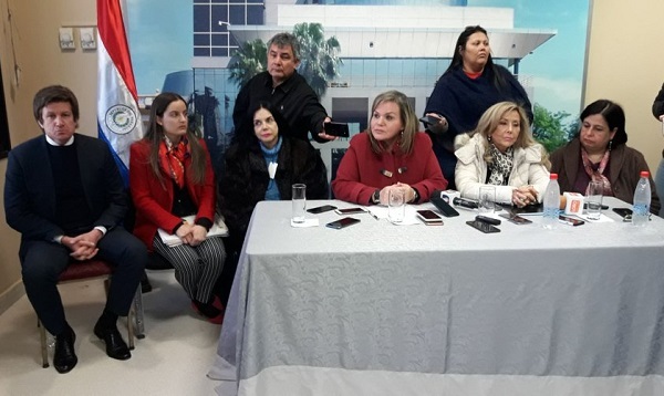 Senadoras ratifican que Kriskovich es "un acosador"