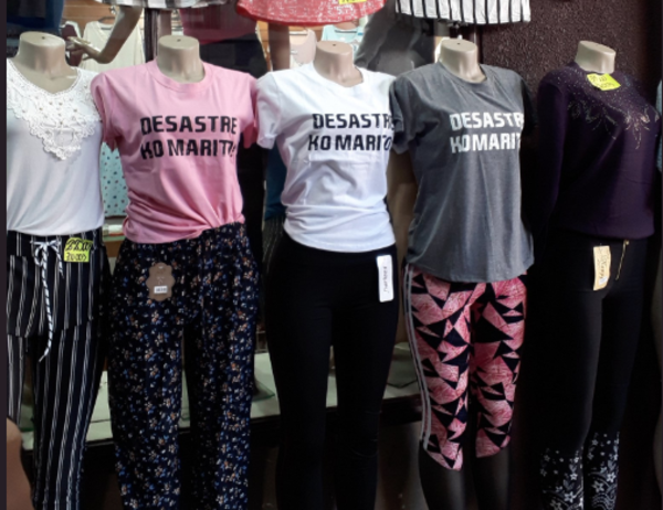 HOY / En Mercado 4 venden remeras con la frase #DesastreKoMarito