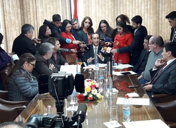 Citan a los primeros implicados en el caso acta firmada con Brasil sobre Itaipú