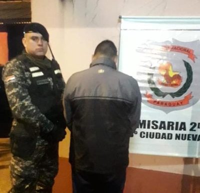 Detienen a hombre con ordenes de captura