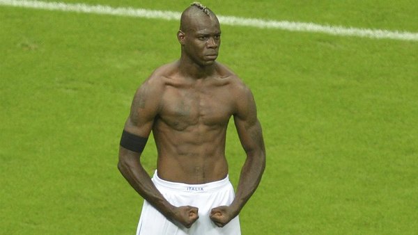 Balotelli pega un giro en su llegada a Sudamérica