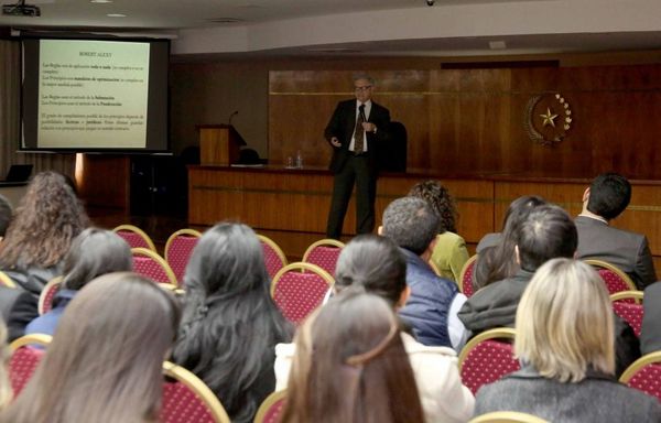 Funcionarios debaten sobre garantía de inconstitucionalidad