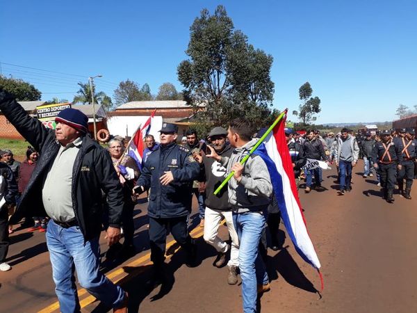 Campesinos de Itapúa se manifiestan por el juicio político - Nacionales - ABC Color