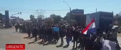 Campesinos despejan ruta en Santa Rosa, pero emplazan a Mario Abdo | Noticias Paraguay