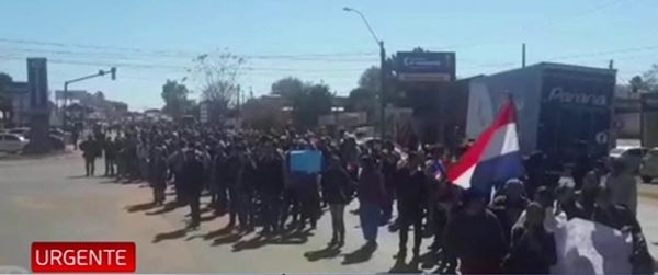 Campesinos despejan ruta en Santa Rosa, pero emplazan a Mario Abdo | Noticias Paraguay