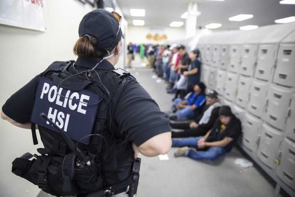 Inmigrantes arrestados en EE.UU.: “Nunca imaginamos que ese día nos iba a tocar” - Mundo - ABC Color