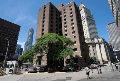 Vigilantes de Epstein se durmieron y falsificaron registro, según el New York Times - Mundo - ABC Color