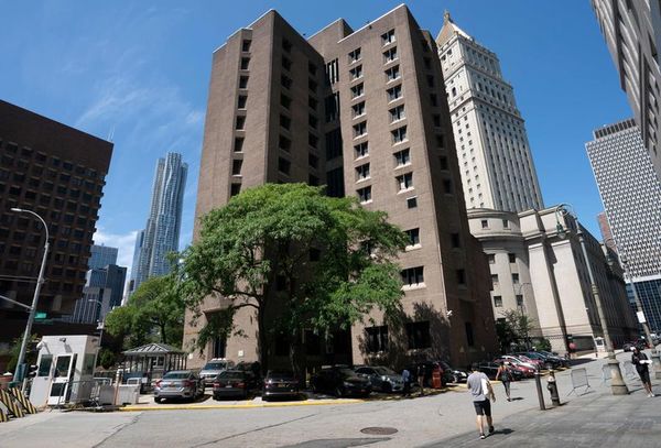 Vigilantes de Epstein se durmieron y falsificaron registro, según el New York Times - Mundo - ABC Color