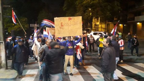 Movilización en el microcentro para exigir el juicio político - Nacionales - ABC Color