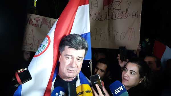 La oposición marchó por las calles exigiendo juicio político y elecciones » Ñanduti