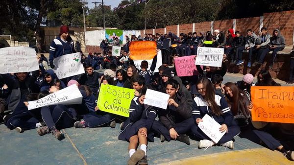 Alumnos de San Antonio se adhirieron a protestas - Nacionales - ABC Color
