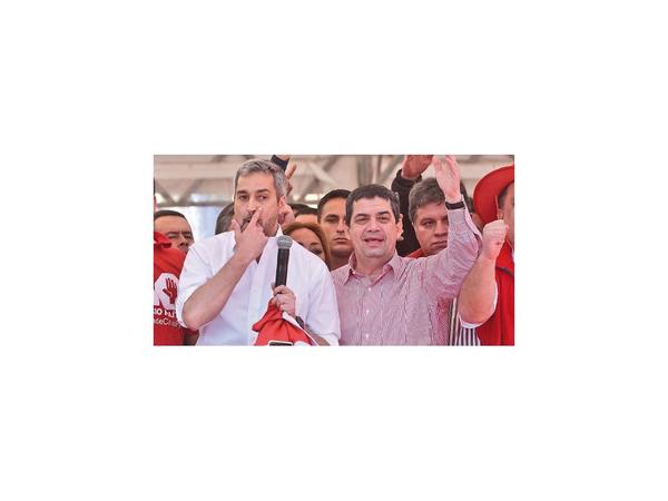 Hugo Velázquez se muestra como monje negro en Diputados