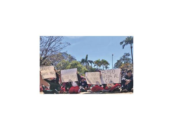 Estudiantes seguirán protestando en forma permanente