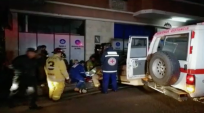 HOY / Mujer cae del segundo piso tras asalto domiciliario
