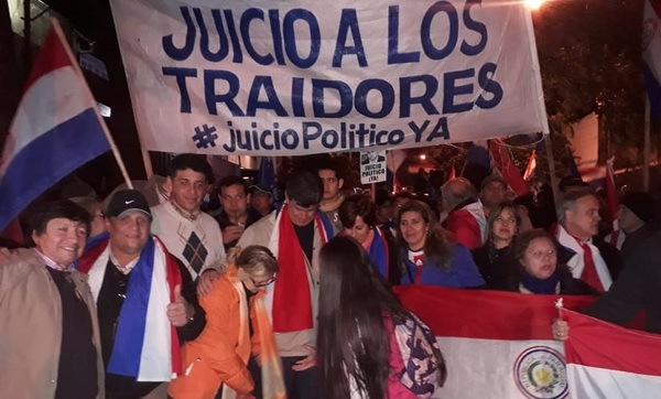 La oposición exigió la salida inmediata del presidente » Ñanduti