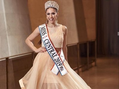 Cynthia Florenciani es la nueva Miss Paraguay y ligó críticas a bulto