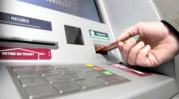 Desconocidos clonan tarjeta de crédito y extraen G. 20 millones de la cuenta de una mujer