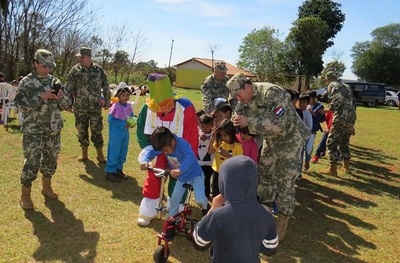 Celebran el Día del Niño en una comunidad indígena de Franco