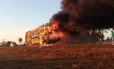 Colectivo se incendia en pleno viaje a Posadas