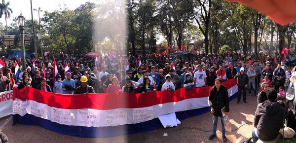 Marcha de Paraguay Pyahurã se concentra en Plaza Uruguaya