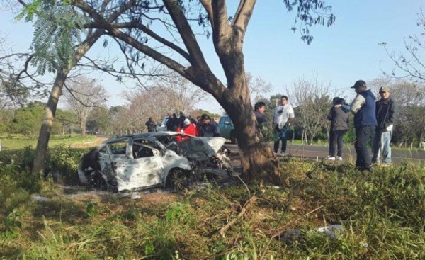 Joven muere calcinada tras accidente
