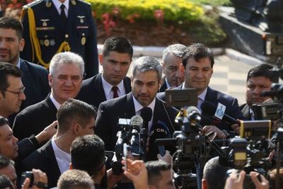 Ministros Villamayor y Petta continúan, afirma Presidente