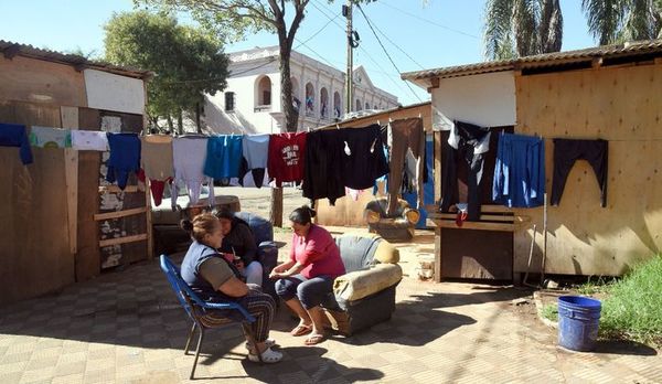 Ferreiro pide “paciencia” para concretar liberación de plazas ocupadas por damnificados - Nacionales - ABC Color