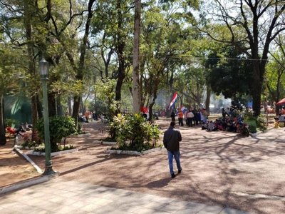 Campesinos copan plaza Uruguaya para pedir juicio político a Marito