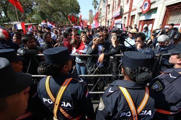 Manifestantes intentaron ingresar Congreso Nacional