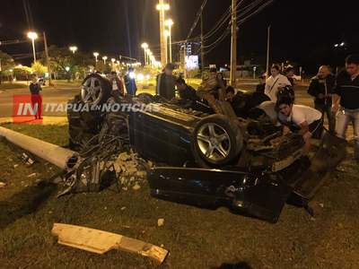 DOS MENORES PROTAGONIZAN GRAVE ACCIDENTE EN PLENO CENTRO DE ENCARNACIÓN