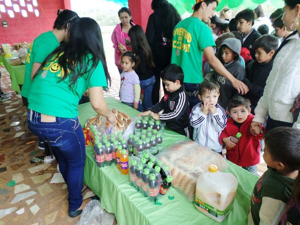 JÓVENES SOLIDARIOS CELEBRAN “15 AÑOS” A HUMILDE ANCIANA