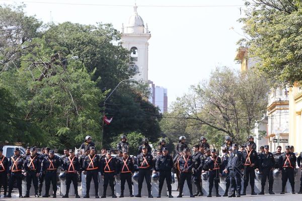 Detienen a dos hombres tras escrache a monseñor
