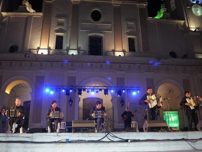 Variedad de artistas en tradicional serenata por 482 años de Asunción