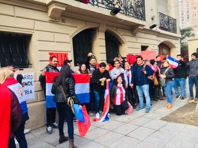 Paraguayos en Argentina también piden juicio político - Nacionales - ABC Color