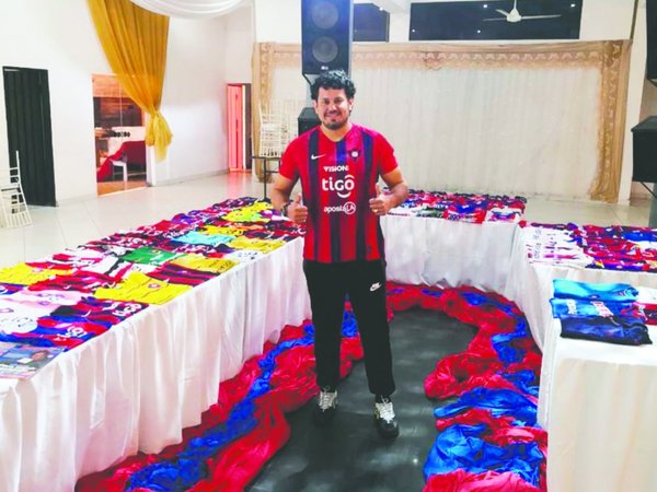 El hombre coleccionista de pieles AZULGRANAS