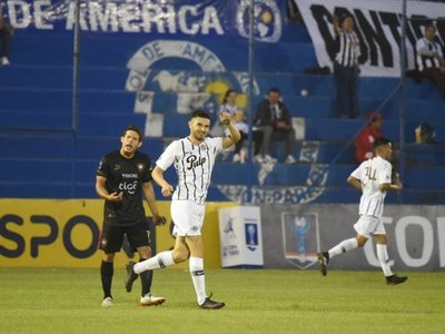 Libertad castiga error de Tembetary y clasifica a octavos de final