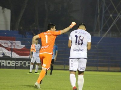 Víctor Centurión regala un golazo en plácida victoria de Sol