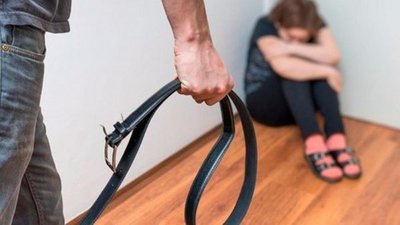 Cintarazos contra el suicidio generan una feroz polémica