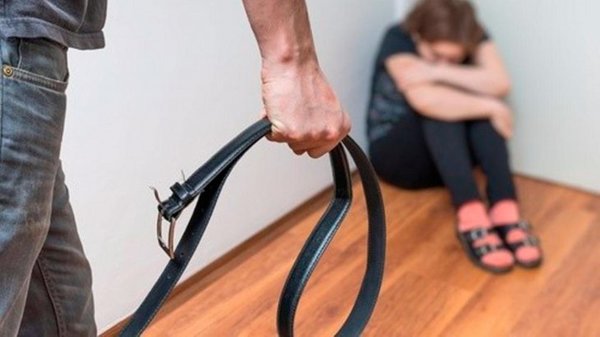 Cintarazos contra el suicidio generan una feroz polémica
