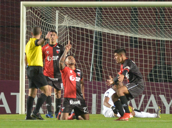 Colón se mete a semis a base de goleada