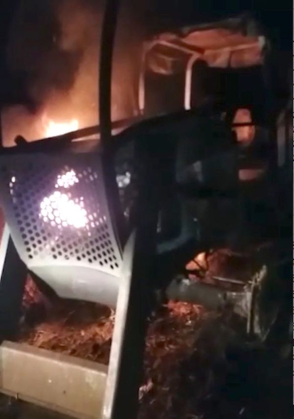 Incendian tractor en Caazapá