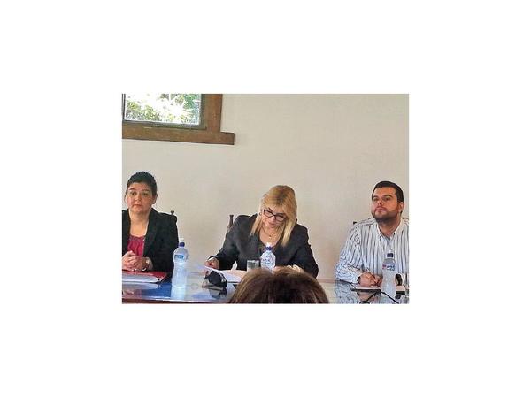 Acusada de maltrato a alumnos, en evento por el Día del Niño
